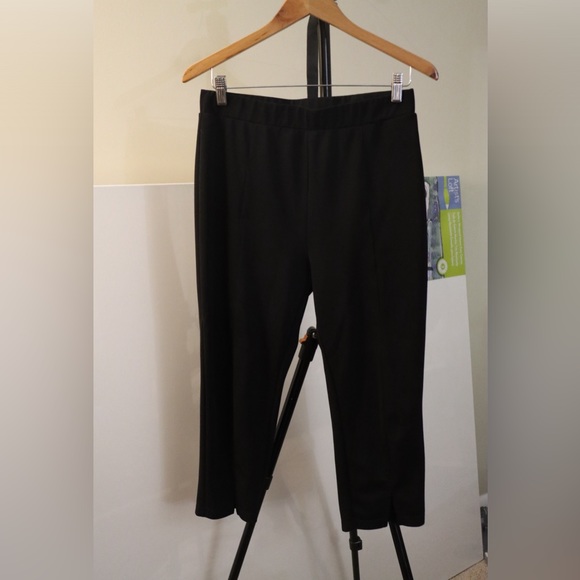 EUC Black MOTF M-Slit Capris Leggings Size L - Picture 4 of 6
